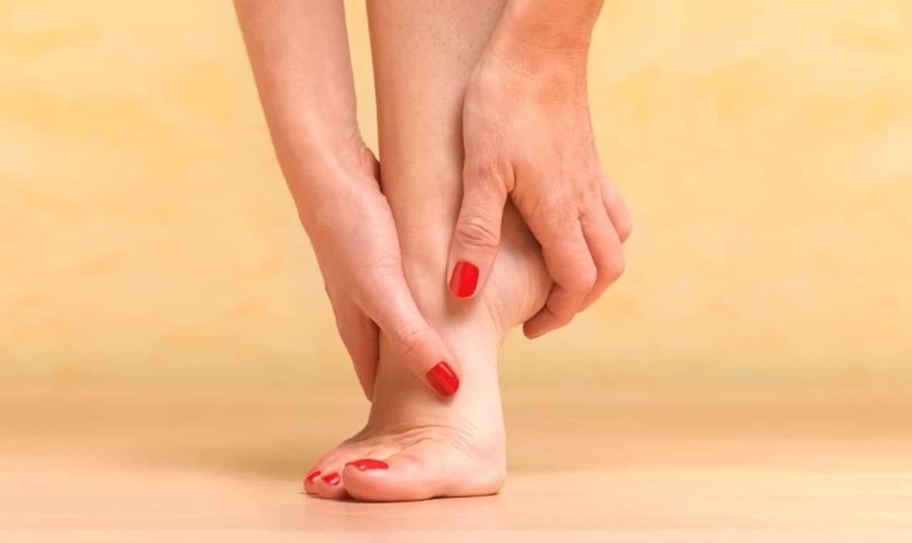 Foot Pain: পায়ের অসহ্য ব্যাথায় কাবু? এই ৫ সহজ ব্যায়ামেই মিলবে মুক্তির পথ