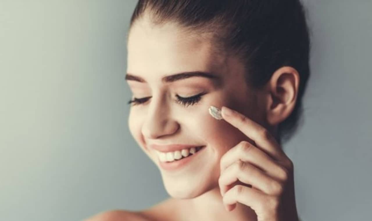 Skin Care for Festival Season: উত্‍সবের মরসুমে ত্বকের যত্ন নেওয়ার সহজ টিপস শেয়ার ত্বক বিশেষজ্ঞদের!