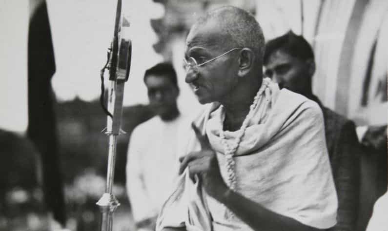 Gandhi Jayanti 2021: আজকের দিনেও জাতির জনকের বিখ্যাত বাণীগুলি সমান গুরুত্বের! রইল ১০টি উক্তি Gandhi Jayanti 2021: আজকের দিনেও জাতির জনকের বিখ্যাত বাণীগুলি সমান গুরুত্বের! রইল ১০টি উক্তি