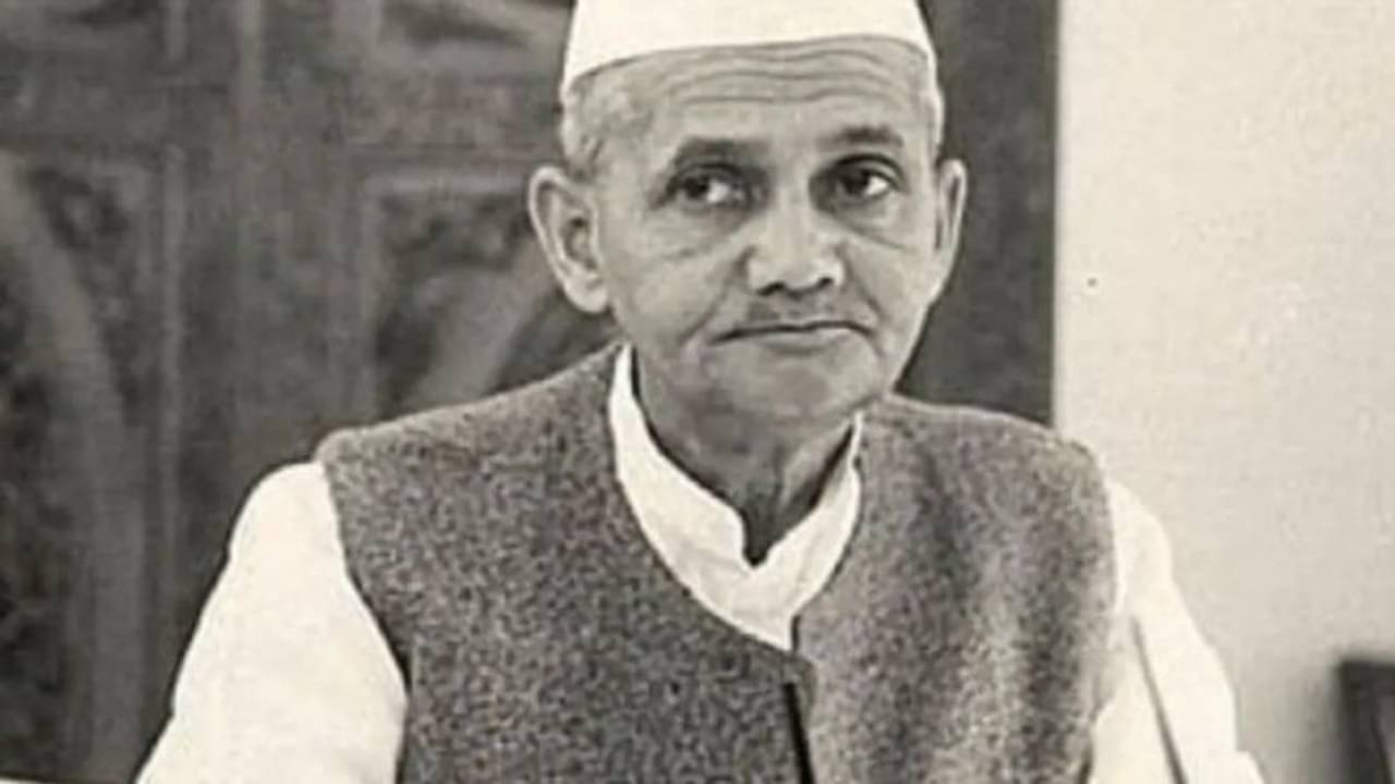 Lal Bahadur Sastri: লাল বাহাদুর শাস্ত্রীর জন্ম বার্ষিকী। প্রাক্তন প্রধানমন্ত্রীর মৃত্যু ঘিরে ছিল বেশ কিছু রহস্য