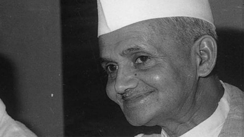Lalbahadur Shastri: ব্যাঙ্ক থেকে লোন নিয়ে কিনেছিলেন পাঁচটি গাড়ি, প্রাক্তন প্রধানমন্ত্রীর জন্মদিনে রইলো বেশ কিছু অজানা কাহিনী Lalbahadur Shastri: ব্যাঙ্ক থেকে লোন নিয়ে কিনেছিলেন পাঁচটি গাড়ি, প্রাক্তন প্রধানমন্ত্রীর জন্মদিনে রইলো বেশ কিছু অজানা কাহিনী