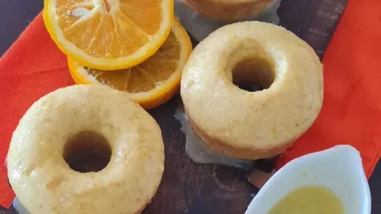 Orange Doughnut Recipe: অরেঞ্জ আইসিং-এর টপিং দেওয়া কমলালেবু ও পোস্ত দানা দিয়ে তৈরি করে ফেলুন এই সুস্বাদু ডোনাট...
