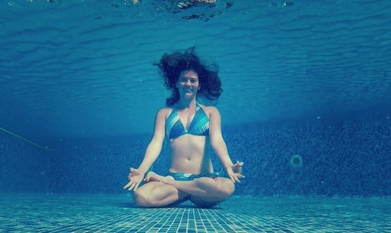 Underwater Yoga: মানসিক চাপ ও হতাশা কাটাতে জলের নিচে ধ্যান করুন! এর উপকারিতা পেতে কীভাবে শুরু করবেন, জানুন