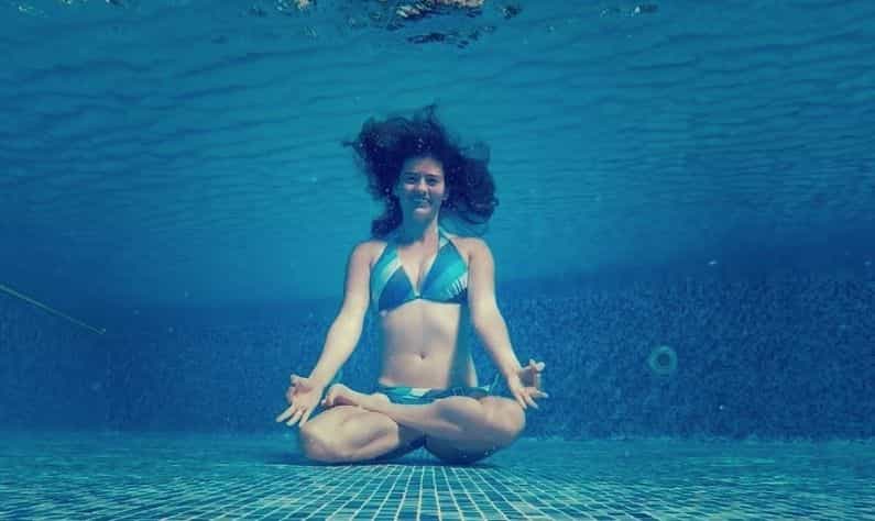 Underwater Yoga: মানসিক চাপ ও হতাশা কাটাতে জলের নিচে ধ্যান করুন! এর উপকারিতা পেতে কীভাবে শুরু করবেন, জানুন Underwater Yoga: মানসিক চাপ ও হতাশা কাটাতে জলের নিচে ধ্যান করুন! এর উপকারিতা পেতে কীভাবে শুরু করবেন, জানুন