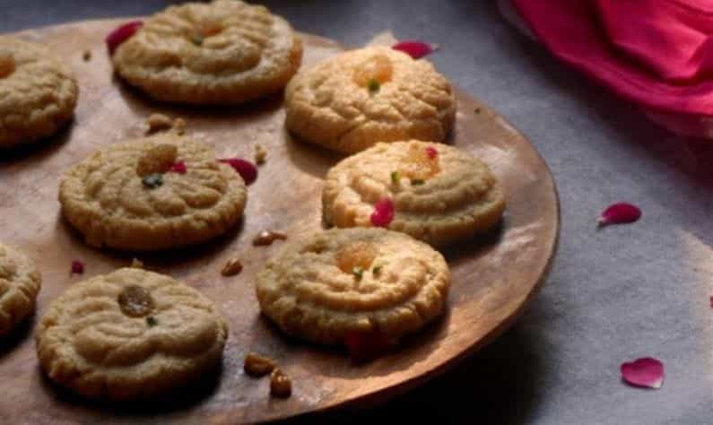 Durga Puja Special Recipe: পুজোর মরসুমে বাড়িতেই বানান নলেন গুড়ের লোভনীয় সন্দেশ! রইল সহজ রেসিপি... Durga Puja Special Recipe: পুজোর মরসুমে বাড়িতেই বানান নলেন গুড়ের লোভনীয় সন্দেশ! রইল সহজ রেসিপি...