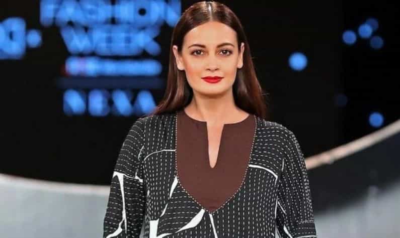 Lakme Fashion Week: ফেলে দেওয়া উপকরণ দিয়ে তৈরি অসাধারণ পোশাকে র্যাম্প উজ্জ্বল করলেন এই প্রাক্তন মিস ইন্ডিয়া! Lakme Fashion Week: ফেলে দেওয়া উপকরণ দিয়ে তৈরি অসাধারণ পোশাকে র্যাম্প উজ্জ্বল করলেন এই প্রাক্তন মিস ইন্ডিয়া!