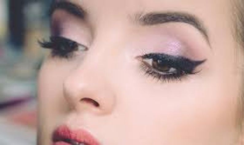 Makeup Tips: বোল্ড ও সুন্দর লুকের জন্য কেমন আইলাইনার পরবেন, তা জেনে নিন...