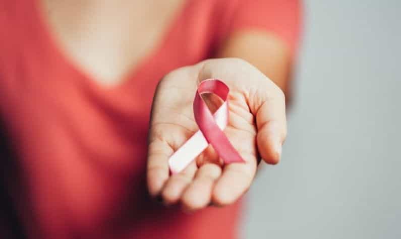 Breast Cancer Awareness Month: সাবধান হোন এখনই! কোন কোন লক্ষণগুলি দেখে বুঝবেন আপনি ব্রেস্ট ক্যানসারে আক্রান্ত? Breast Cancer Awareness Month: সাবধান হোন এখনই! কোন কোন লক্ষণগুলি দেখে বুঝবেন আপনি ব্রেস্ট ক্যানসারে আক্রান্ত?