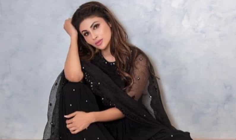 Mouni Roy: ত্বককে সতেজ রাখতে নিম-মালাইয়ের পেস্ট ব্যবহার করেন মৌনি রায়! আপনার জন্য কি উপযুক্ত?