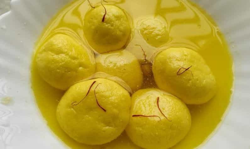 Durga Puja Recipe: পুজোর শেষে মিষ্টিমুখ মাস্ট! বিজয়াদশমীতে তৈরি করুন নরম-তুলতুলে কমলাভোগ Durga Puja Recipe: পুজোর শেষে মিষ্টিমুখ মাস্ট! বিজয়াদশমীতে তৈরি করুন নরম-তুলতুলে কমলাভোগ