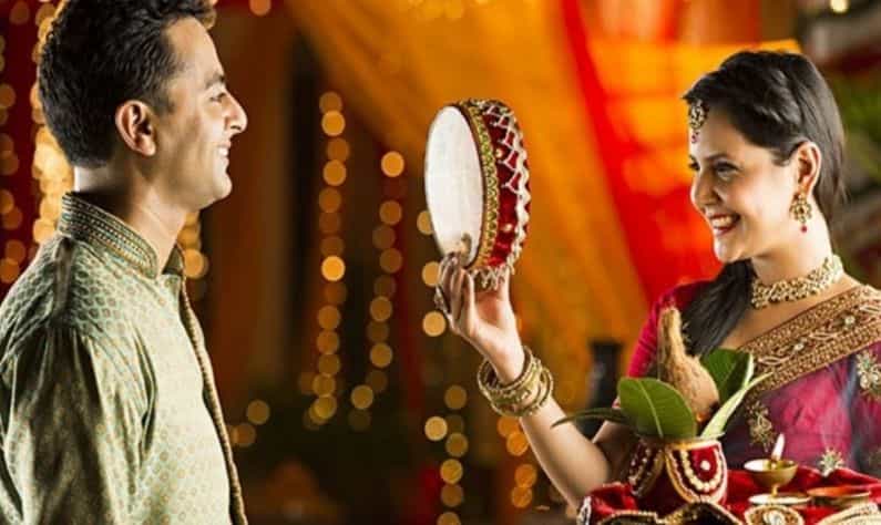 Karva Chauth 2021: স্বামীর মঙ্গলকামনায় উপবাস রাখেন স্ত্রীরা, গুরুত্বপূর্ণ ব্রতের শুভ দিনক্ষণ জেনে নিন...