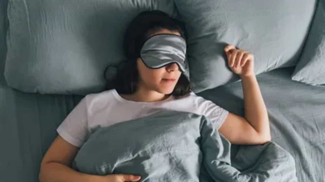 Sleeping Problems: ৩০-৪০ মিনিট শুয়ে থাকলেও ঘুম আসছে না? এই তিনটি পদ্ধতি মেনে চলুন আর উপকার পান... Sleeping Problems: ৩০-৪০ মিনিট শুয়ে থাকলেও ঘুম আসছে না? এই তিনটি পদ্ধতি মেনে চলুন আর উপকার পান...