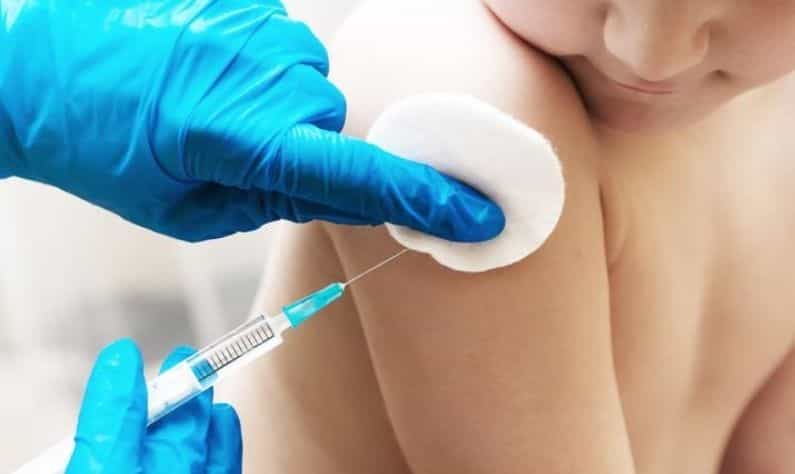 Flu Shot: পার্শ্বপ্রতিক্রিয়ার ভয়ে ফ্লু শট এখনও নেওয়া হয়নি? কোন বয়সের পর এই টিকা নেওয়া যাবে, জানুন Flu Shot: পার্শ্বপ্রতিক্রিয়ার ভয়ে ফ্লু শট এখনও নেওয়া হয়নি? কোন বয়সের পর এই টিকা নেওয়া যাবে, জানুন