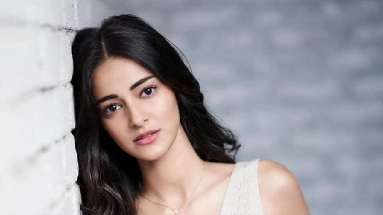 Ananya Panday: এনসিবি-র দফতরে কেঁদে ফেলেন অনন্যা, গোটা সময় জুড়েই ছিলেন নার্ভাস