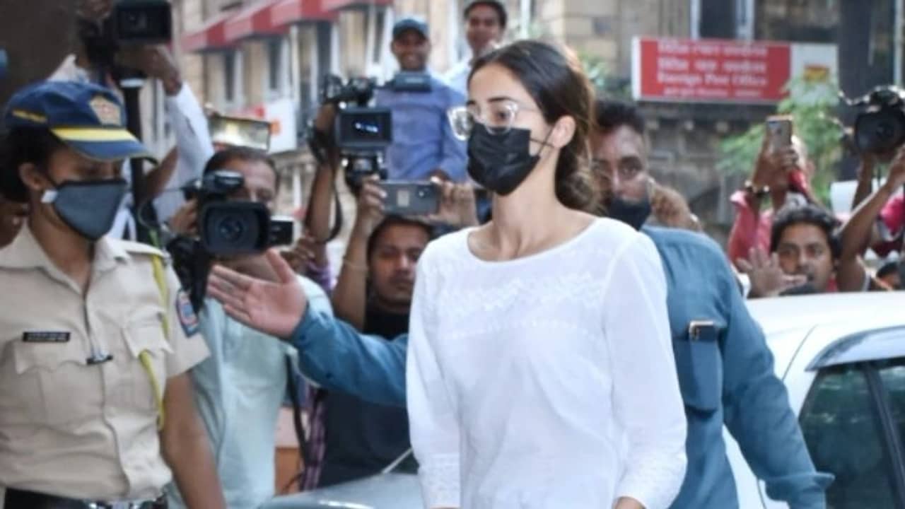 NCB: শাহরুখের মতোই শুটিং শিডিউল পিছিয়ে দিলেন অনন্যা, আরিয়ানের মুখোমুখি বসিয়ে হবে জেরা?