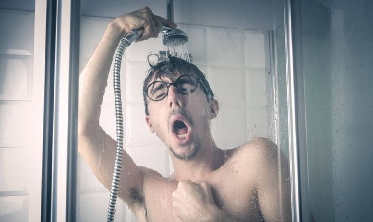 Daily Bath: রোজ স্নান করেন নাকি? জলের অপচয় তো হচ্ছেই, স্বাস্থ্যের জন্য ক্ষতিকরও বটে