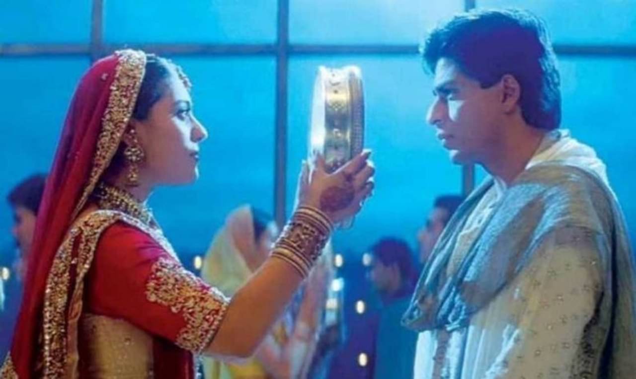 Karwa Chauth 2021: লালের বদলে অন্য রঙের পোশাকেও তাক লাগাতে পারেন আপনি! দেখুন এখানে