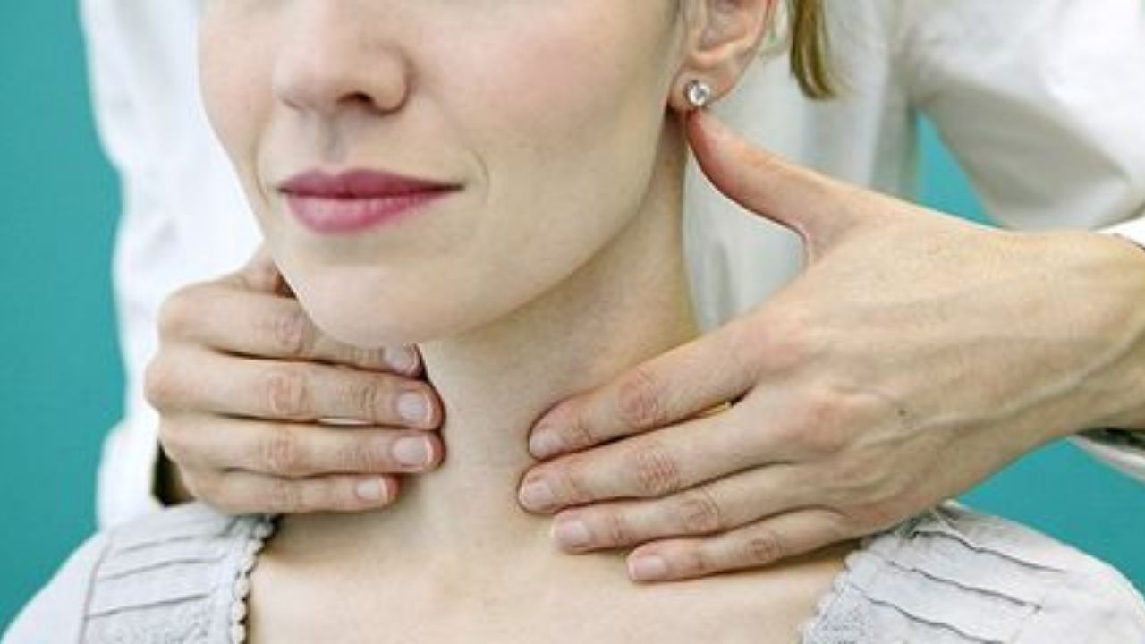 Identifying Thyroid: ঠিক কী কী লক্ষণ দেখলে বুঝবেন যে আপনি থাইরয়েডের শিকার? এই লক্ষণগুলি জেনে নিন...