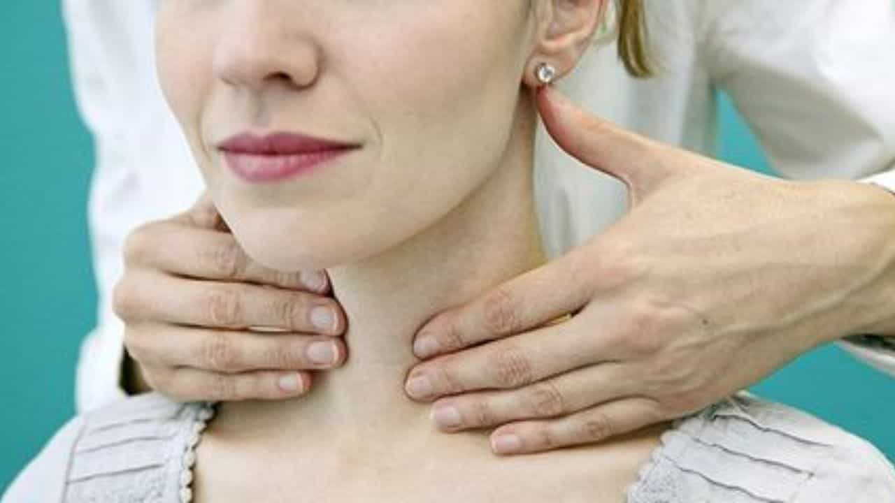 Identifying Thyroid: ঠিক কী কী লক্ষণ দেখলে বুঝবেন যে আপনি থাইরয়েডের শিকার? এই লক্ষণগুলি জেনে নিন... Identifying Thyroid: ঠিক কী কী লক্ষণ দেখলে বুঝবেন যে আপনি থাইরয়েডের শিকার? এই লক্ষণগুলি জেনে নিন...