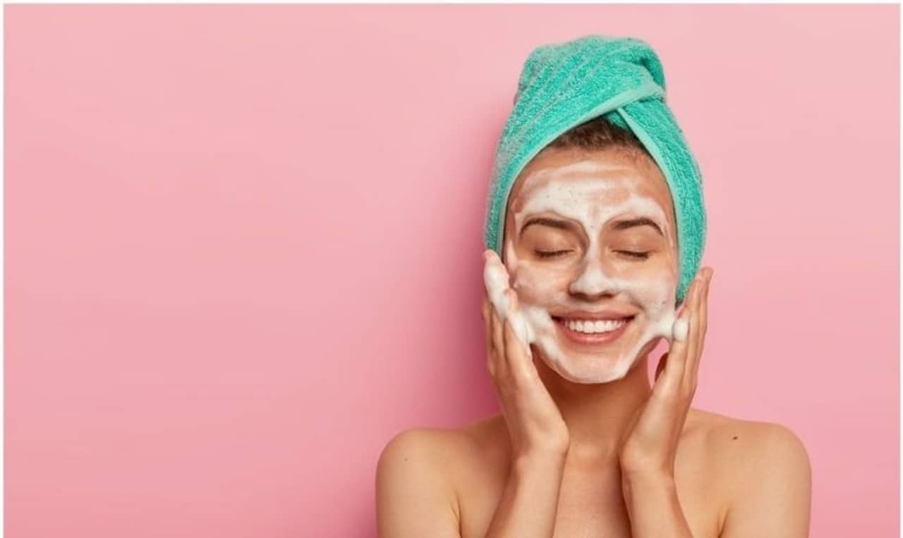 Karwa Chauth 2021: উত্সবের দিনগুলিতে ত্বকের জেল্লা বৃদ্ধিতে কী কী রুটিন মেনে চলবেন, রইল কিছু জরুরি টিপস