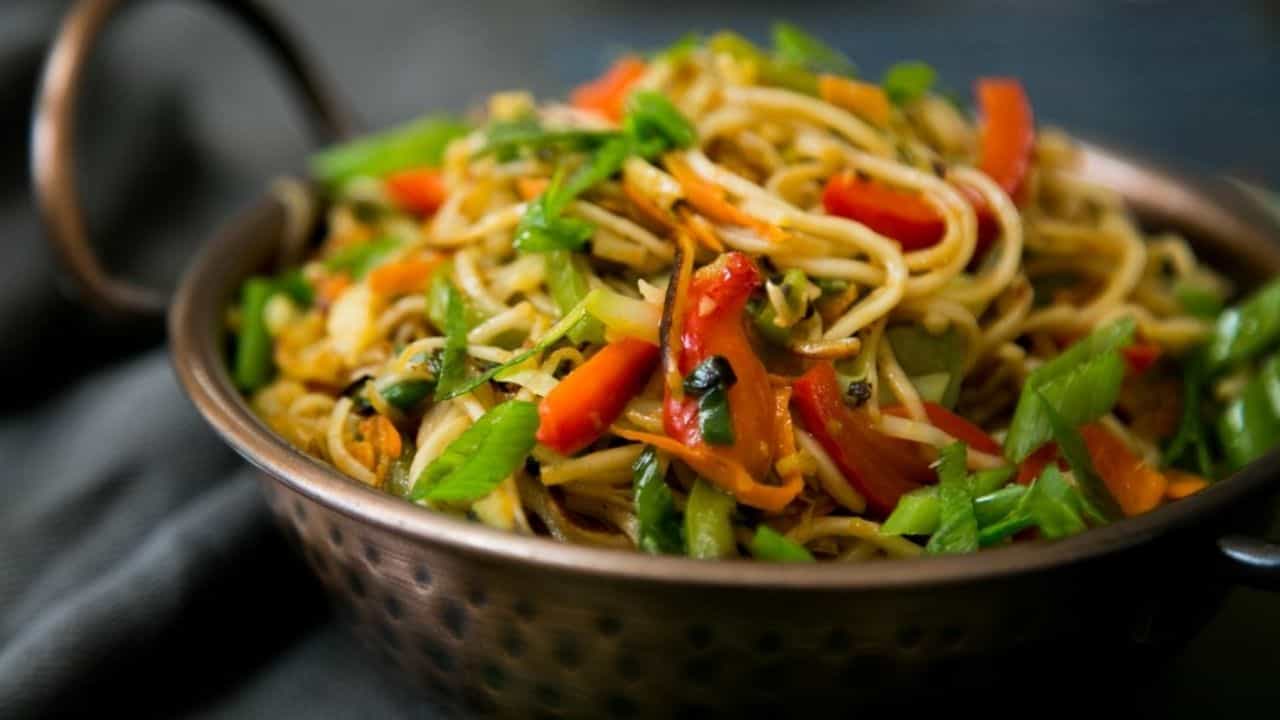 Hakka Noodles: রেস্তোরাঁর মতো হাক্কা নুডলস বাড়িতে বানাতে চান? তাহলে এই বিশেষ পদ্ধতিগুলো জেনে নিন... Hakka Noodles: রেস্তোরাঁর মতো হাক্কা নুডলস বাড়িতে বানাতে চান? তাহলে এই বিশেষ পদ্ধতিগুলো জেনে নিন...