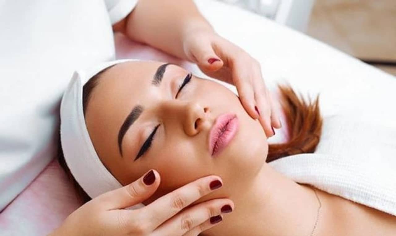 Wedding Season: বিয়ের মরসুমে ত্বক ও চুলের যত্নের জন্য কেমন প্রস্তুতি নেবেন, তার টিপস রইল এখানে