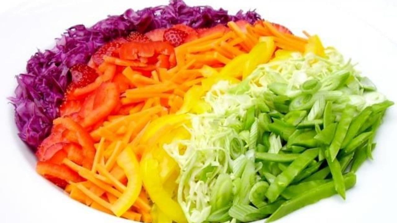 Rainbow Salad: স্যালাড স্বাস্থ্যকর তো বটেই, একে সুস্বাদু করে তুলতে চান? তাহলে বাড়িতে চটজলদি বানিয়ে ফেলুন রেনবো স্যালাড...