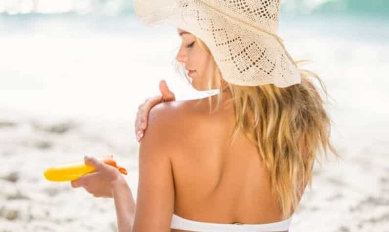 Sunburn: সৈকতে বেড়াতে গিয়ে সানবার্নে ক্ষতিগ্রস্ত ত্বকের পরিচর্চা করবেন কীভাবে? রইল কিছু সহজ টিপস Sunburn: সৈকতে বেড়াতে গিয়ে সানবার্নে ক্ষতিগ্রস্ত ত্বকের পরিচর্চা করবেন কীভাবে? রইল কিছু সহজ টিপস