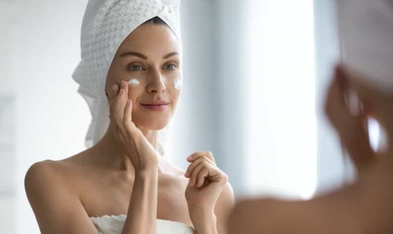 Winter Skincare: শীতের মরসুমে শুষ্ক ত্বকের পরিচর্চায় যেগুলি একেবারেই করবেন না, তা জেনে রাখা দরকার Winter Skincare: শীতের মরসুমে শুষ্ক ত্বকের পরিচর্চায় যেগুলি একেবারেই করবেন না, তা জেনে রাখা দরকার
