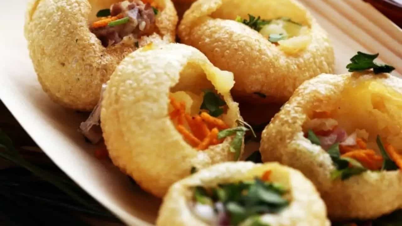 Benefits of Fuchka: ফুচকা খাওয়ার একাধিক স্বাস্থ্যকর উপকারিতা রয়েছে, এবার ডায়েটেও রাখা যেতে পারে ফুচকাকে... Benefits of Fuchka: ফুচকা খাওয়ার একাধিক স্বাস্থ্যকর উপকারিতা রয়েছে, এবার ডায়েটেও রাখা যেতে পারে ফুচকাকে...