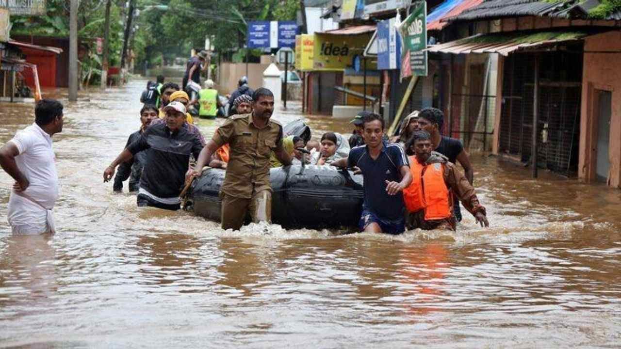 Kerala Rains: বৃষ্টিতে বিপর্যস্ত কেরালা, সেনা নামতে বাধ্য হল প্রশাসন
