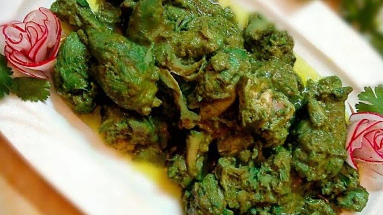 Chicken Recipe: চিকেনের মশলায় দিন সবুজ রঙের ছোঁয়া, বানিয়ে ফেলুন হায়দ্রাবাদী গ্রিন চিকেন মশলা...