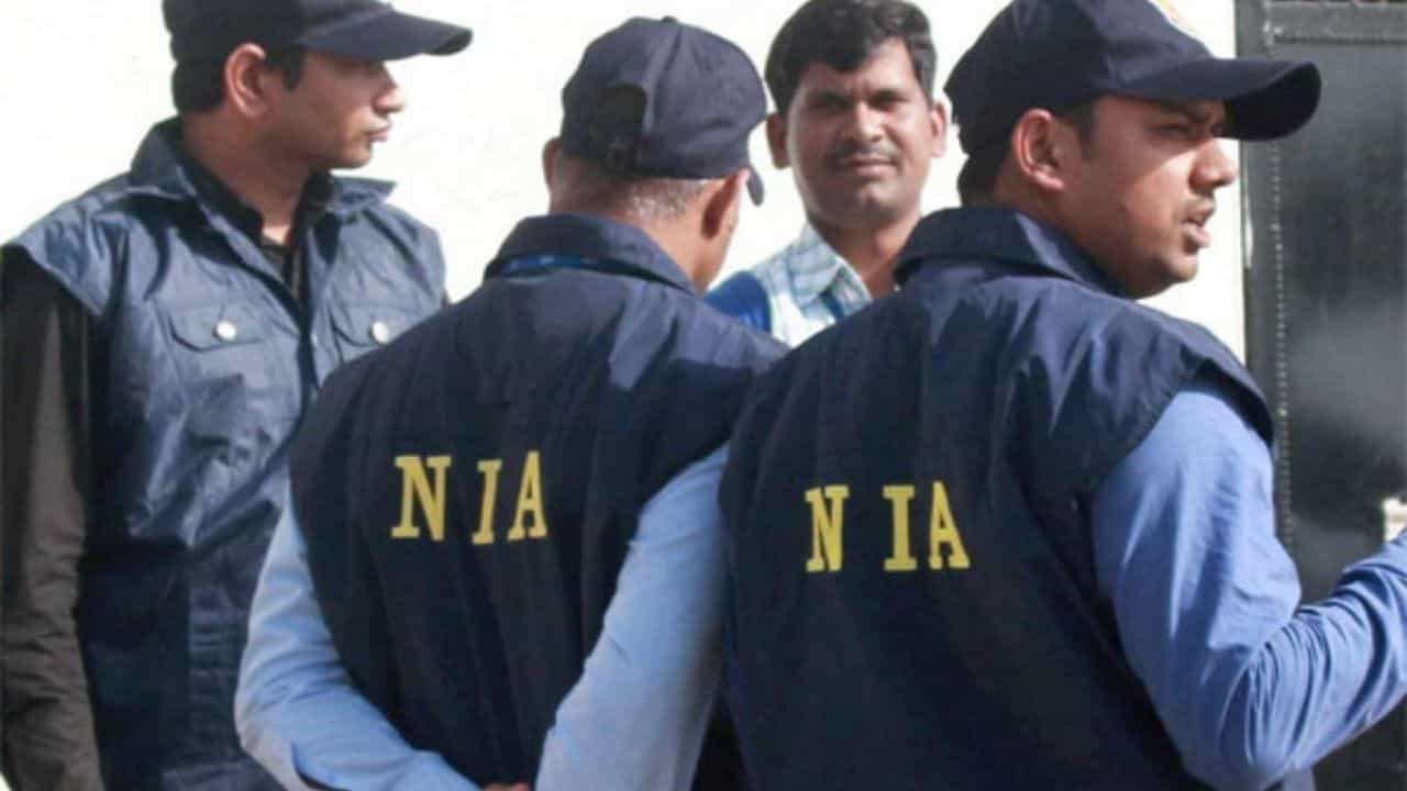 NIA Raid: দেশজুড়েই জাল ছড়াচ্ছে পাক জঙ্গি সংগঠন, মদতদাতাদের খোঁজে ১৮ জায়গায় তল্লাশি চালাল NIA NIA Raid: দেশজুড়েই জাল ছড়াচ্ছে পাক জঙ্গি সংগঠন, মদতদাতাদের খোঁজে ১৮ জায়গায় তল্লাশি চালাল NIA