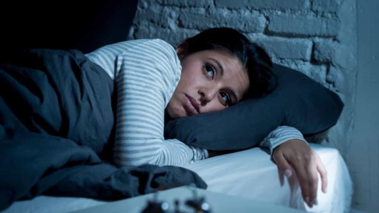Insomnia Prevention: অনিদ্রায় ভুগছেন? এই ঘরোয়া পদ্ধতিগুলো মেনে চললেই নিরাময় পাবেন... Insomnia Prevention: অনিদ্রায় ভুগছেন? এই ঘরোয়া পদ্ধতিগুলো মেনে চললেই নিরাময় পাবেন...