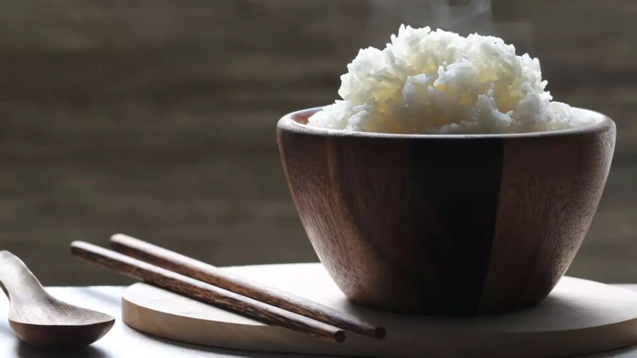 Benefits of Rice: ভাত খেলে শুধু শরীরের ভেতরই সুস্থ থাকে না, ত্বক আর চুলের ক্ষেত্রেও ভাতের অবদান গুরুত্বপূর্ণ...