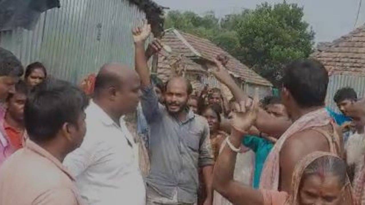TMC: ওদের কাছে কেন যাব?, ফিরহাদের সভায় যাওয়ার কথা বলতেই তৃণমূল নেতাদের ঘাড়ধাক্কা দিলেন গ্রামবাসী!