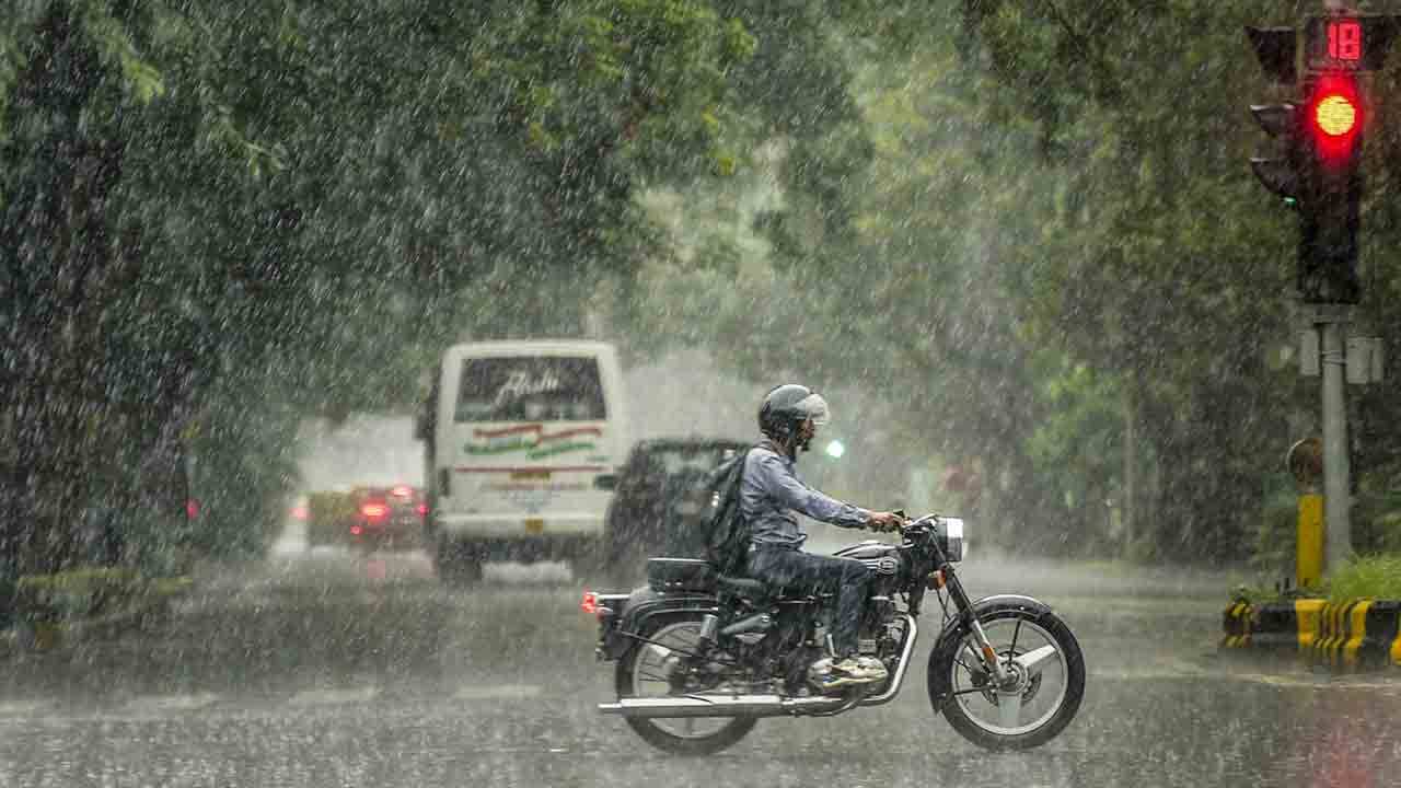 Weather Update: বাংলাতে দখিনা পূবালি বাতাসের খেলা শুরু, দুর্যোগের খাঁড়া নেমে আসবে এই রাজ্যগুলিতেও