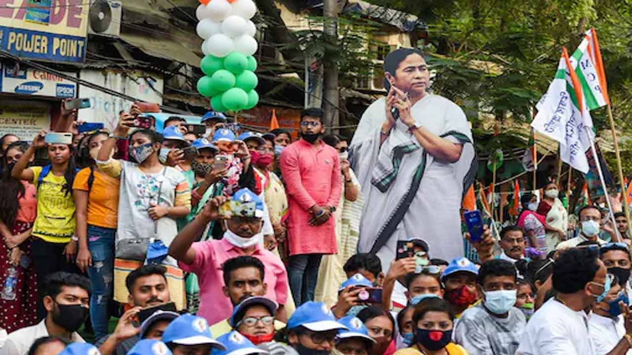 West Bengal Election Results: মমতায় আস্থা অটুট সরকারি কর্মীদের, ব্যালট খুলতেই ৩ কেন্দ্রে এগিয়ে তৃণমূল