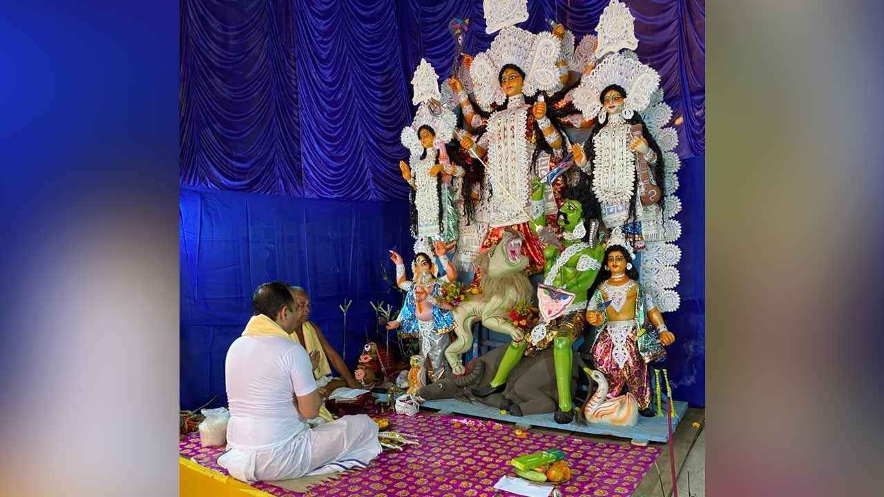 Durga Puja 2021: নিজের হাতে, নিজের বাড়িতে নিষ্ঠাভরে দুর্গাপুজো তৃণমূল সাংসদের স্বামী শাকির আলির