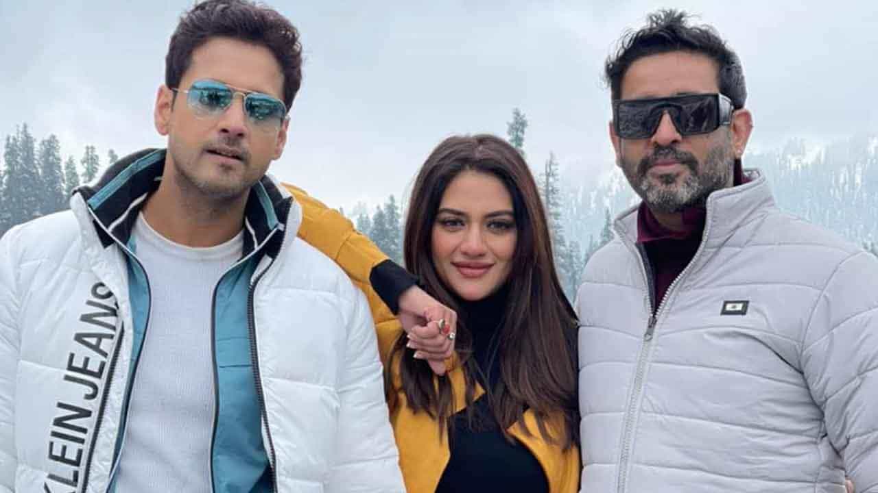 Yash and Nusrat: কাশ্মীরে শুটিংয়ে যশ, ছুটি উপভোগ করছেন নুসরত Yash and Nusrat: কাশ্মীরে শুটিংয়ে যশ, ছুটি উপভোগ করছেন নুসরত
