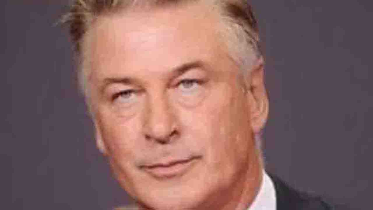 Alec Baldwin: সিনেম্যাটোগ্রাফারকে ভুলবশত গুলি করার ঘটনায় নিজেকে কিছুতেই ক্ষমা করতে পারছেন না অ্যালেক