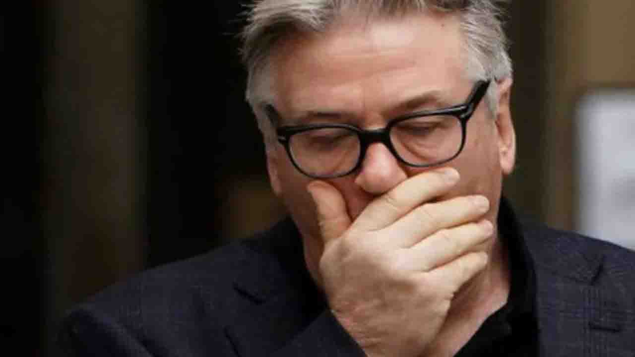 Alec Baldwin: শুটিংয়ে আসল শুট আউট; মৃত সিনেম্যাটোগ্রাফার, আহত পরিচালক; গুলি চালান কে?