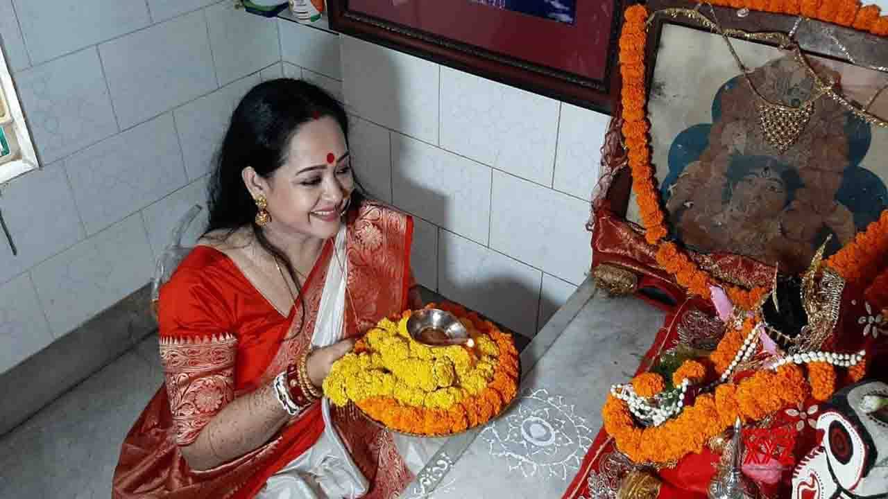 Aparajita Adhyay: আগের বারের মতো এবারও বড় করে লক্ষ্মী পুজো করছেন না অভিনেত্রী অপরাজিতা আঢ্য