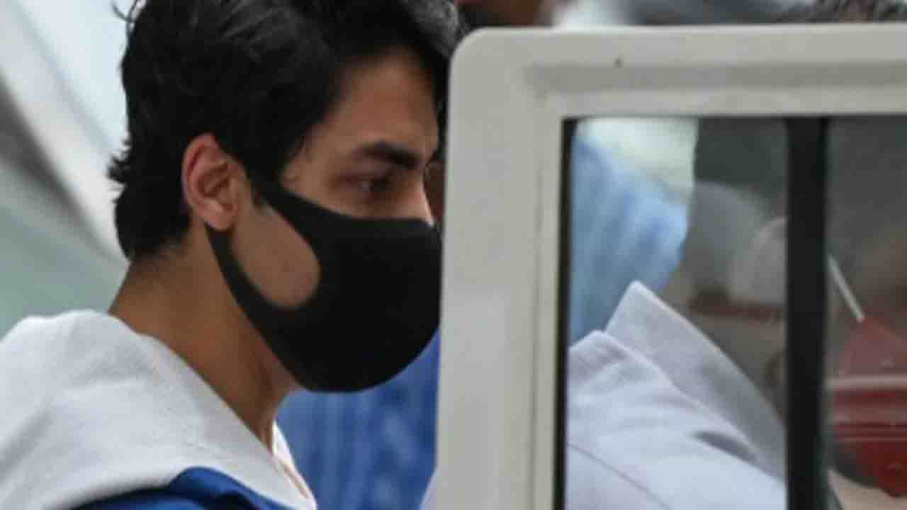 Aryan Khan Drug Case: ২৫ দিন জেলবন্দি থাকার পর জামিন পেলেন মাদক-কাণ্ডে অভিযুক্ত আরিয়ান Aryan Khan Drug Case: ২৫ দিন জেলবন্দি থাকার পর জামিন পেলেন মাদক-কাণ্ডে অভিযুক্ত আরিয়ান