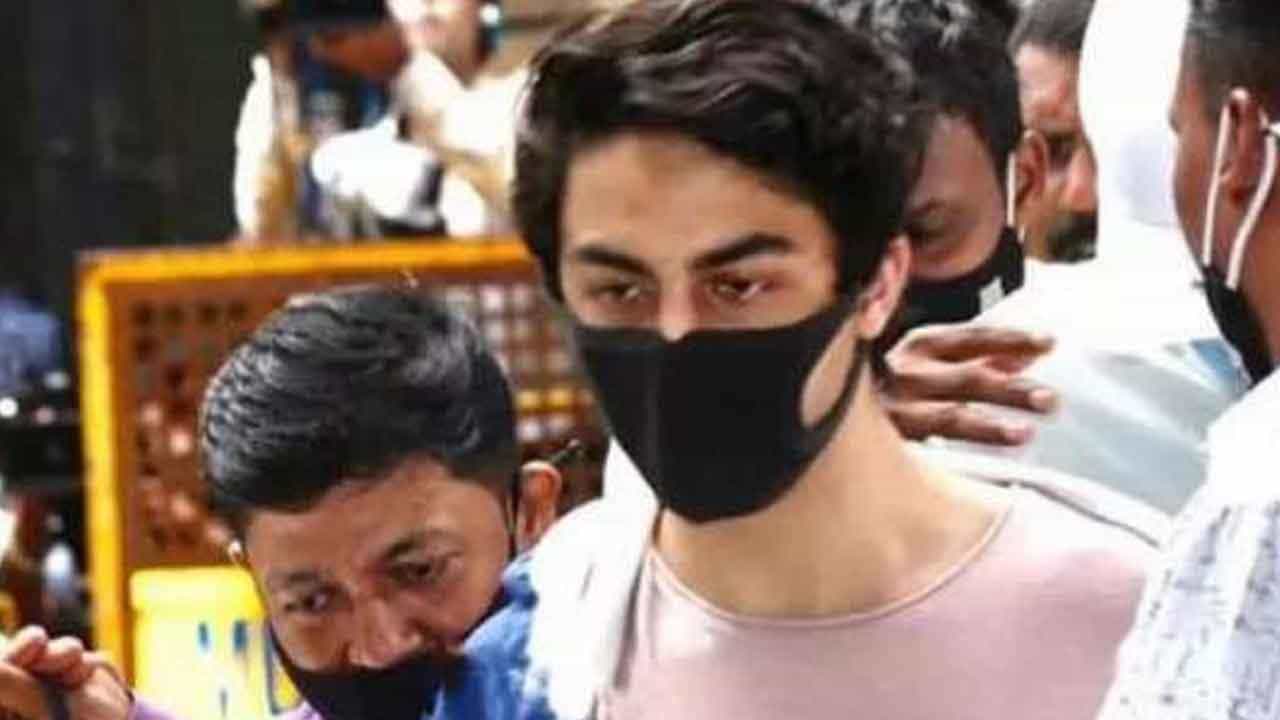 Aryan Khan drug case: ফের আরিয়ানের জামিনের আবেদন খারিজ, থাকতে হবে বিচারবিভাগীয় হেফাজতে Aryan Khan drug case: ফের আরিয়ানের জামিনের আবেদন খারিজ, থাকতে হবে বিচারবিভাগীয় হেফাজতে