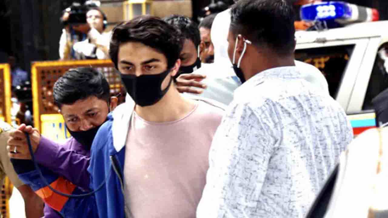 Aryan Khan Drug Case: আরিয়ানের সঙ্গে টানা হল তুলনা, মুম্বই মাদককাণ্ডে জামিন দুই অভিযুক্তের Aryan Khan Drug Case: আরিয়ানের সঙ্গে টানা হল তুলনা, মুম্বই মাদককাণ্ডে জামিন দুই অভিযুক্তের