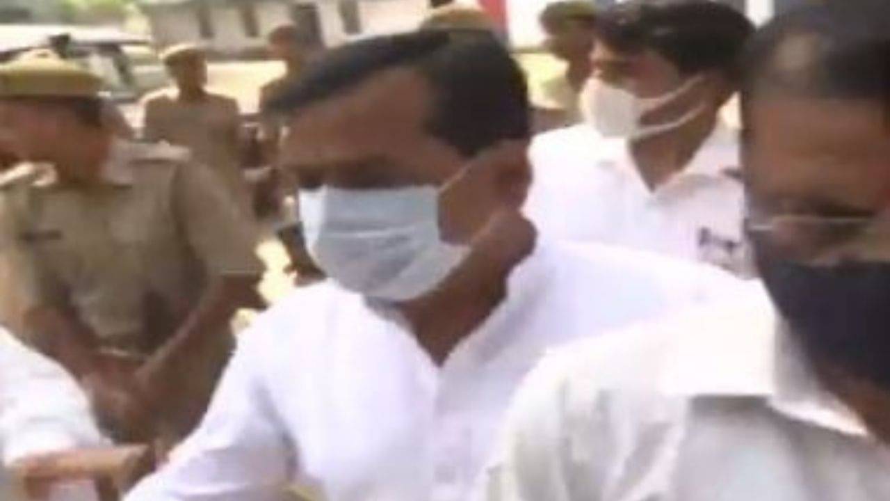 Lakhimpur Violence: আর অজুহাত নয়, কড়া পুলিশি পাহারায় পিছনের দরজা দিয়ে হাজিরা দিতে এলেন মন্ত্রীপুত্র