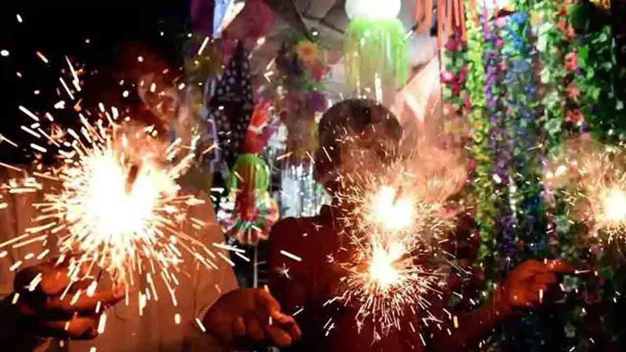 Diwali Firecrackers Ban: হাইকোর্টের নির্দেশকেই মান্যতা, বাজিতে 'না' দূষণ নিয়ন্ত্রণ পর্ষদেরও