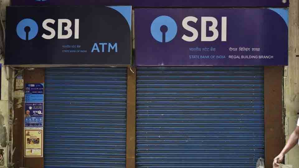 ATM Transaction Charge: এটিএম লেনদেনে আরও বেশি টাকা কাটবে ব্যাঙ্ক, জেনে নিন নতুন নিয়ম