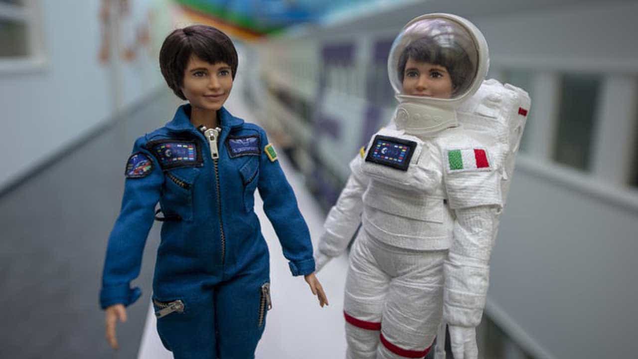 Astronaut Barbie: বার্বি এবার নভশ্চর! জিরো-গ্র্যাভিটি ফ্লাইটে অংশ নেবে পুতুল, অভিনব উদ্যোগের পিছনে কারণ কী? Astronaut Barbie: বার্বি এবার নভশ্চর! জিরো-গ্র্যাভিটি ফ্লাইটে অংশ নেবে পুতুল, অভিনব উদ্যোগের পিছনে কারণ কী?